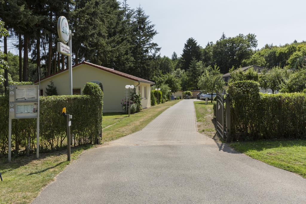 Pension "Am Brunnen" パルヒム エクステリア 写真